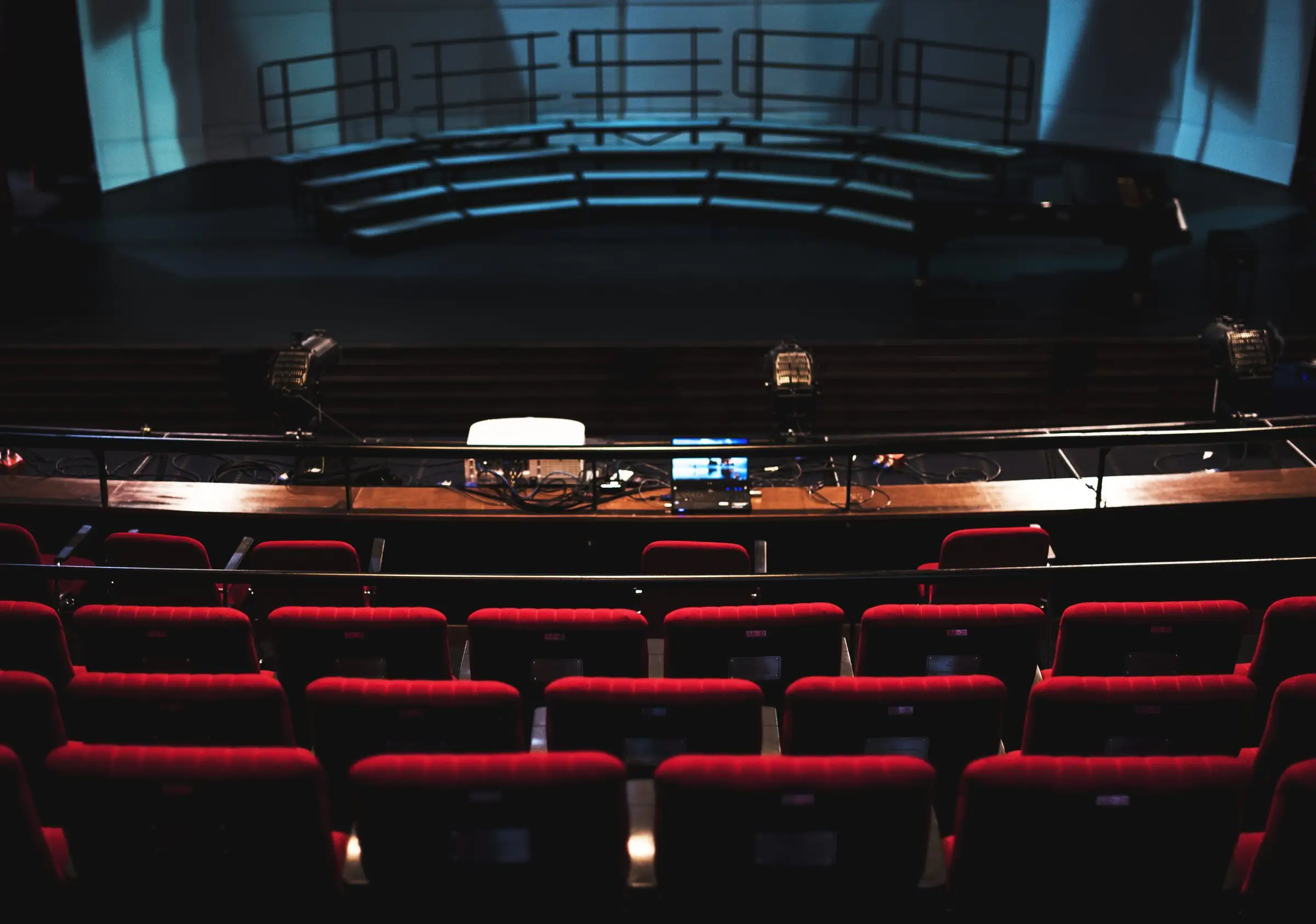Poltrone rosse di un teatro